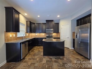 Building Photo - 1295 Farm Branch Dr SW