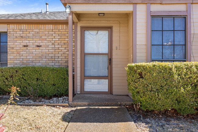 Foto del edificio - 3343 Chimney Pl Dr