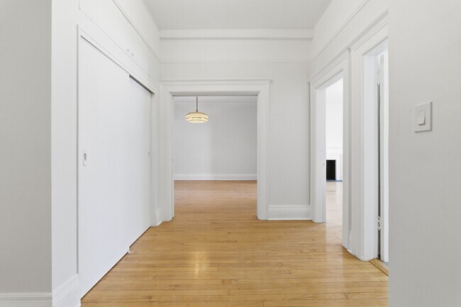 Photo du bâtiment - 45 Spadina Rd