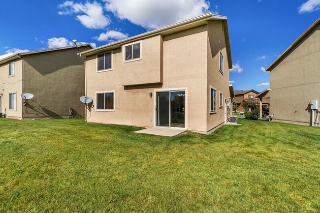 Building Photo - 1781 N Belvedere Way