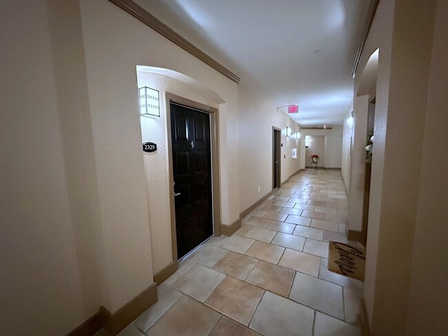 Building Photo - Great South Tampa 1BR/1BA  3rd floor condo...