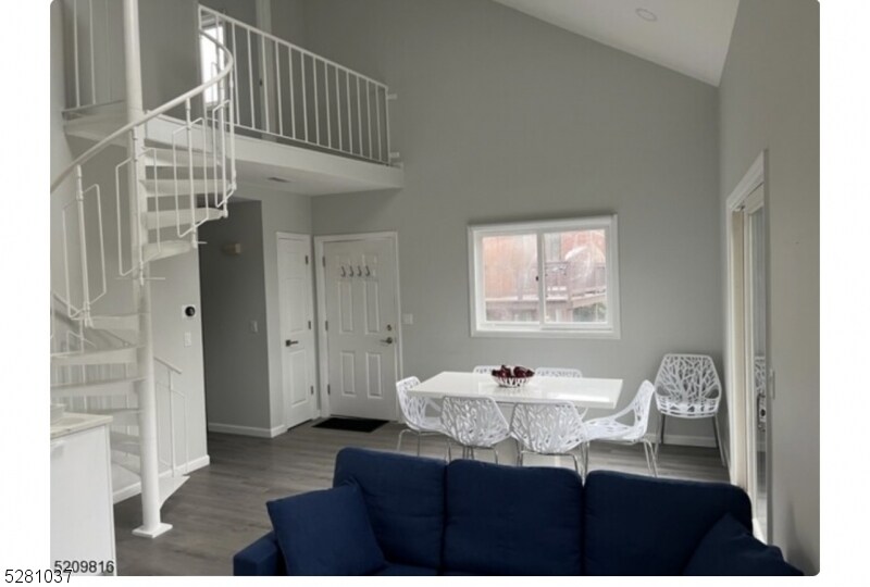 Primary Photo - 17 Stonehill Dr