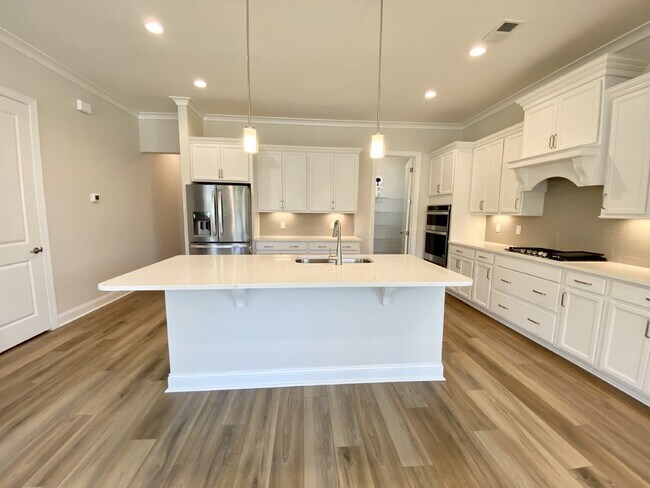 Foto del edificio - Luxury Living in Hampton Lake!