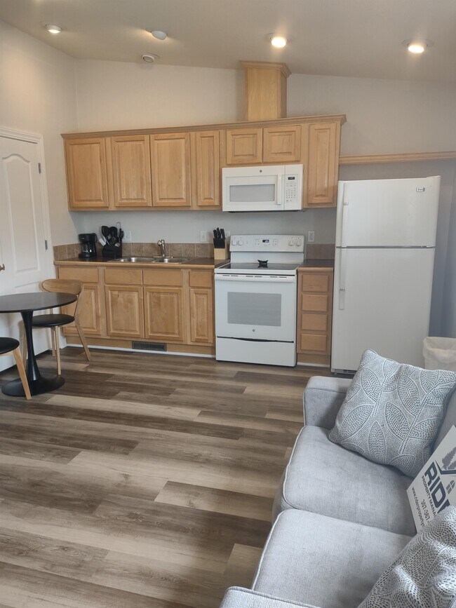 925 Wilson St Unit 2, Pinedale, WY 82941 Room for Rent in Pinedale