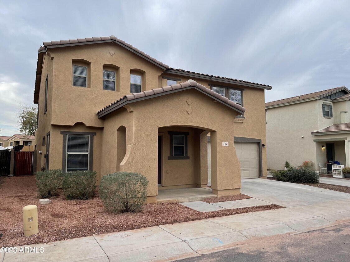 Primary Photo - 742 N 112th Dr