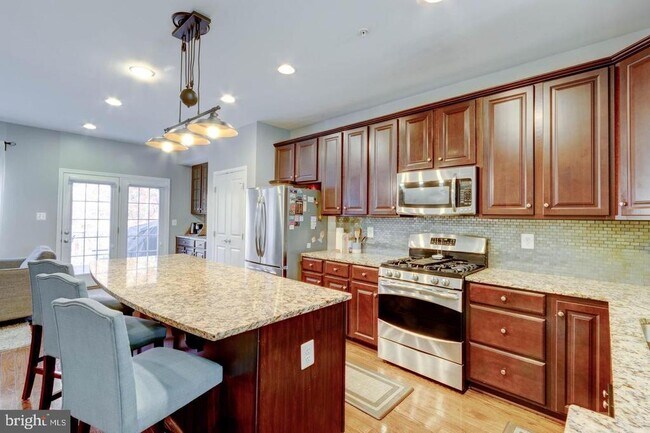 Foto del edificio - 7246 Dorchester Woods Ln
