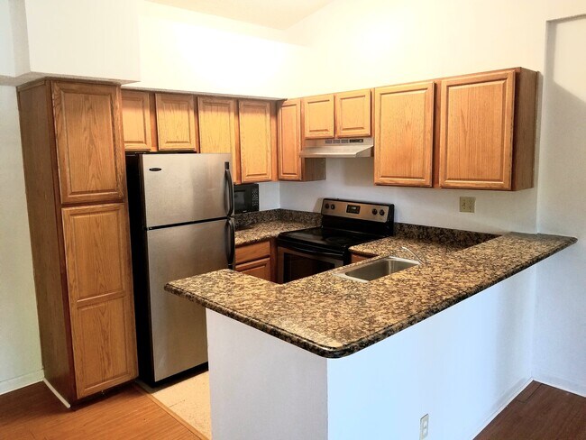 Foto del edificio - 721 Lyons Rd