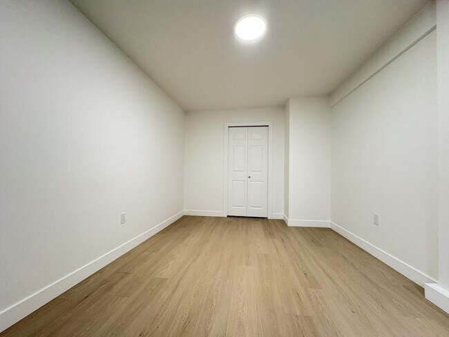 Photo du bâtiment - 2 bedroom in Burnaby BC V5H 4B2