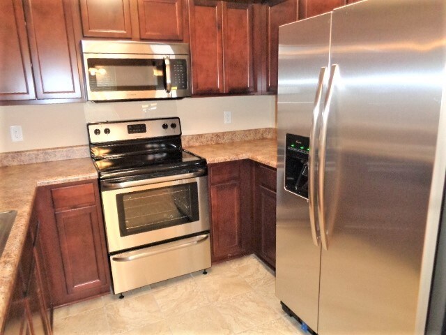 Foto del edificio - 1242 Carlton Ridge Dr