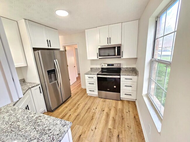 Building Photo - 801 Josepi Dr