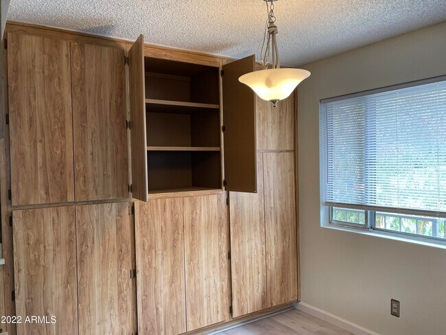 Building Photo - 1023 N Granite Reef Rd