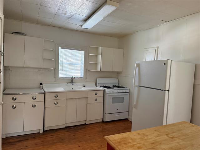 Building Photo - 1942 Lincoln Dr