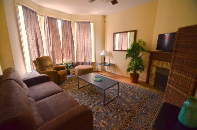 Building Photo - (4) Four Bed DePaul Location video tour @ ...