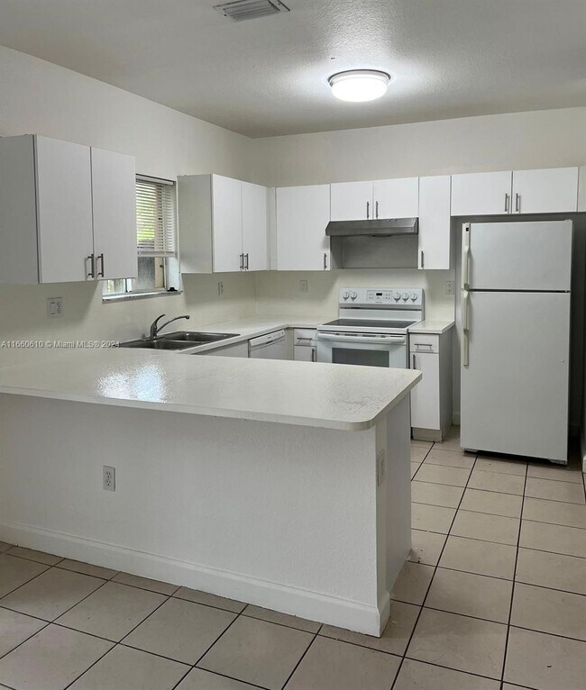 Building Photo - 8525 SW 214th Terrace