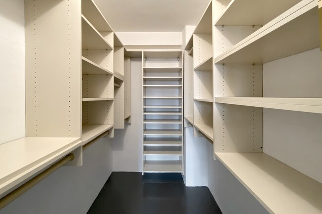 Foto del edificio - 299 W 12th St