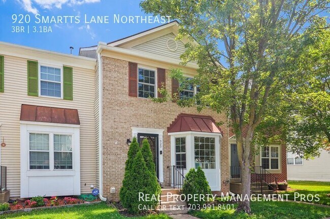 Building Photo - Beautifully Updated Townhouse For Rent In ...
