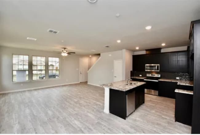 Building Photo - 3401 Solana Cir