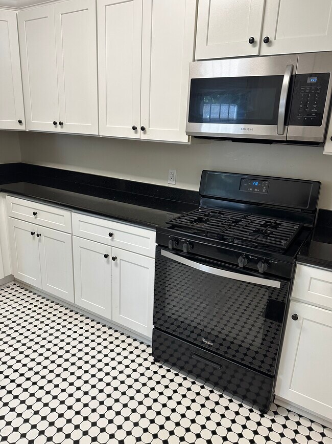 Foto del edificio - 2440 Palmer Ave