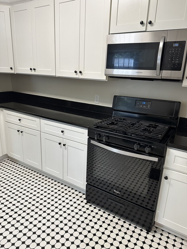 Building Photo - 2440 Palmer Ave