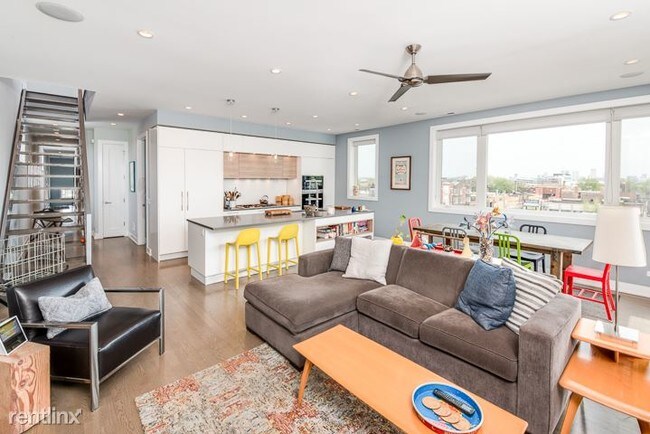 Foto del edificio - 3 br, 2 bath Condo - 2413 W Fullerton Ave