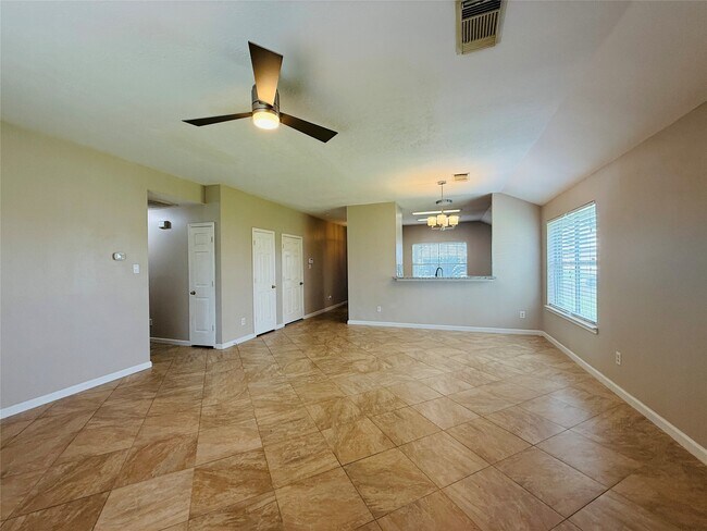 Foto del edificio - 1015 Andover Dr