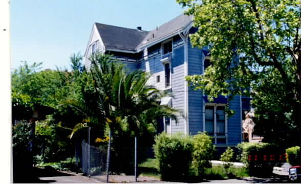 Building Photo - 1607 5th Ave