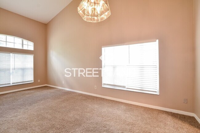 Building Photo - Charming 4 Bedroom in Apopka!