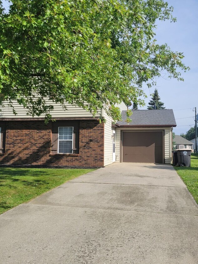 Primary Photo - 5215-5217 Vermont Lane