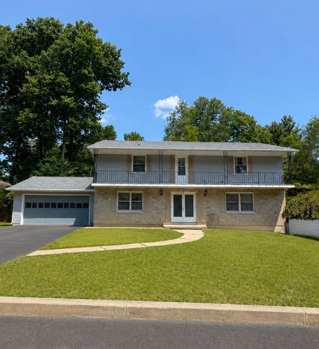 Building Photo - 240 Ridgefield Rd