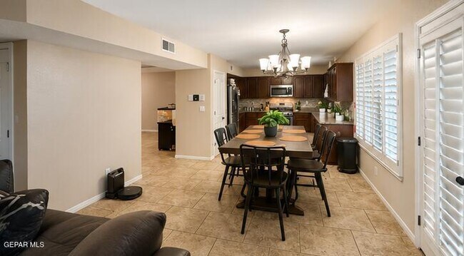 Foto del edificio - 13290 New Britton Dr