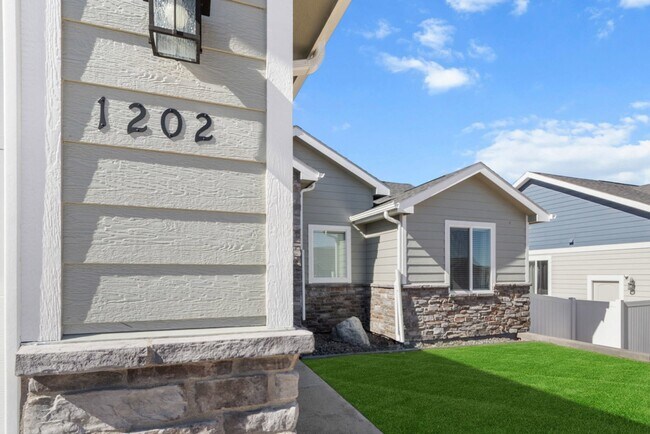 Foto del edificio - 1202 Phipps Ave