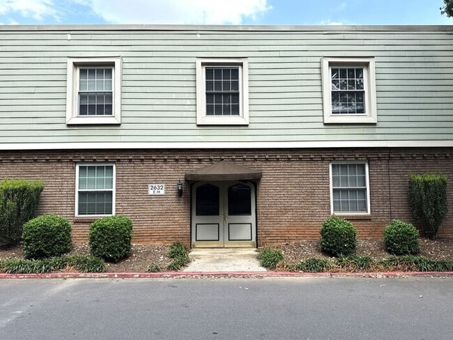 T.R. Lawing Realty Property - T.R. Lawing Realty Property House