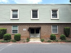 Building Photo - 2632 Park Rd