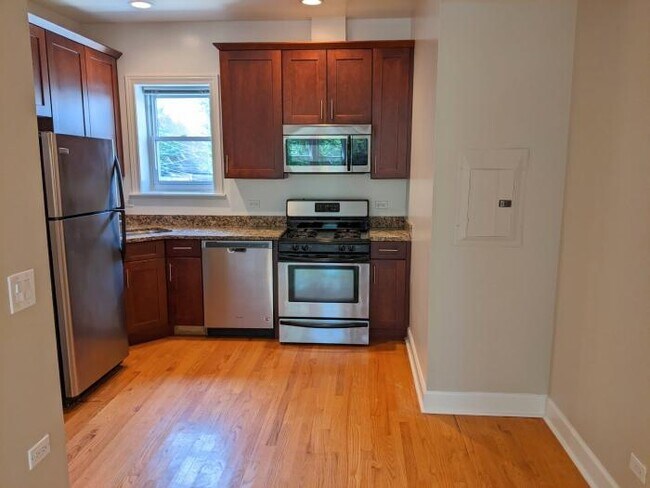 Foto del edificio - 2 bedroom in Evanston IL 60202