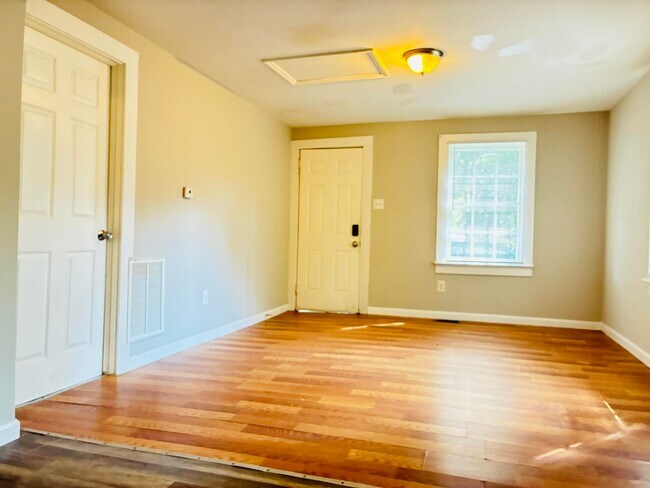Foto del edificio - 104 Plum Tree Ln