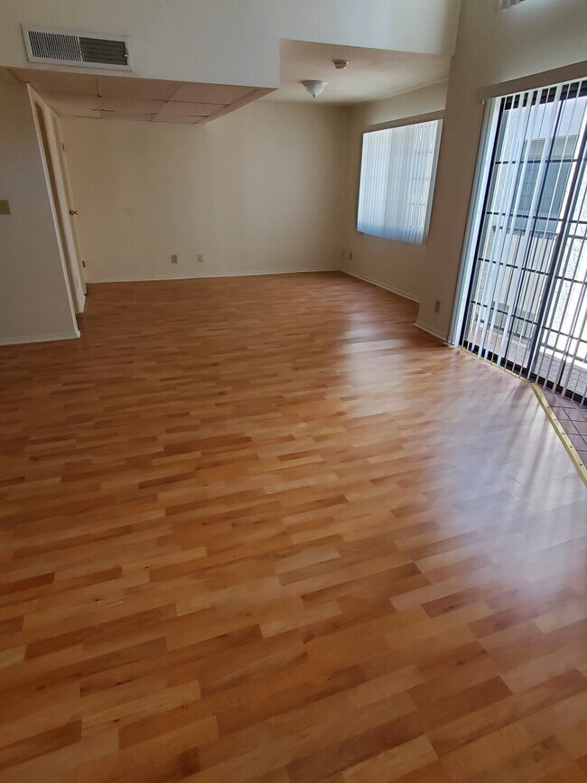 Living Room - 12821 Caswell Ave