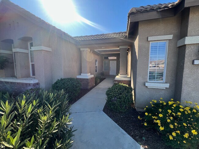 Foto del edificio - 205 Crimson Creek Ct