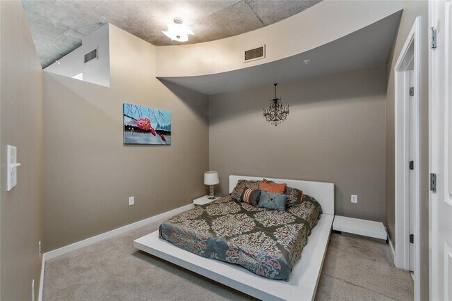 Building Photo - 5925 Almeda Rd