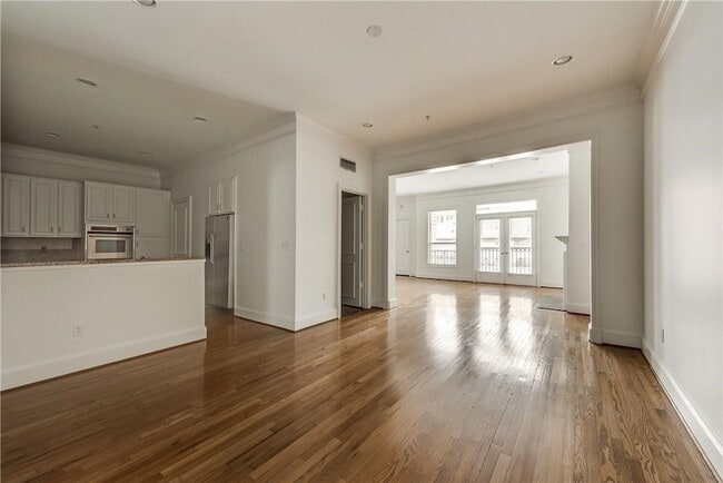 Building Photo - 2885 Woodside St