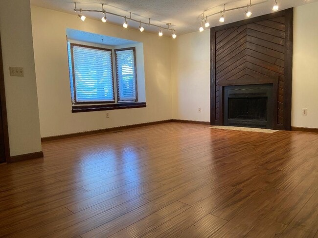 Building Photo - 3275 Willington Dr