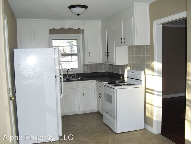 Building Photo - 3 br, 1 bath House - 36 Mayo Dr