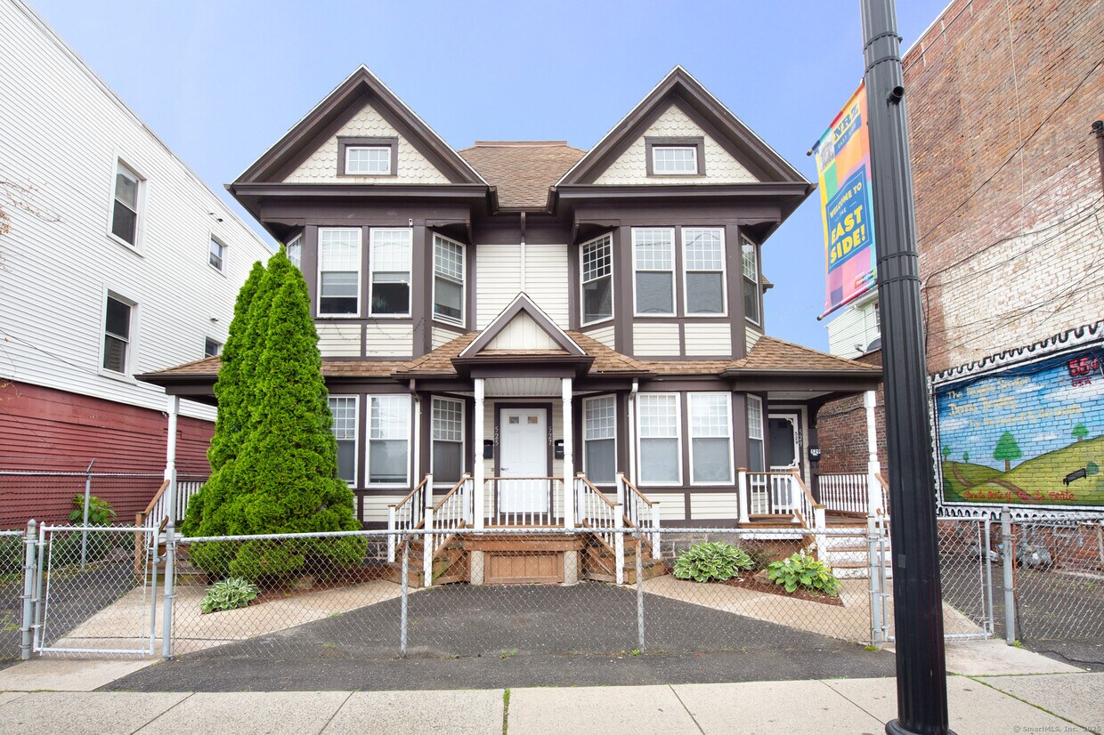 Foto principal - 527 E Main St