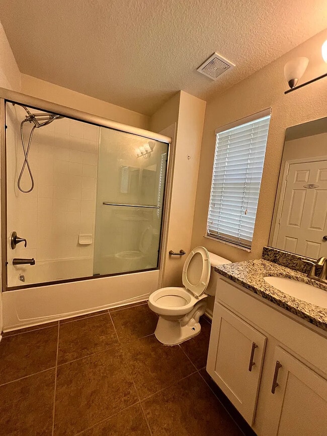 Shared Bathroom - 6058 Twain St