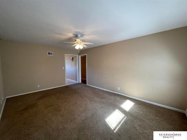 Foto del edificio - 4860 S 131st St