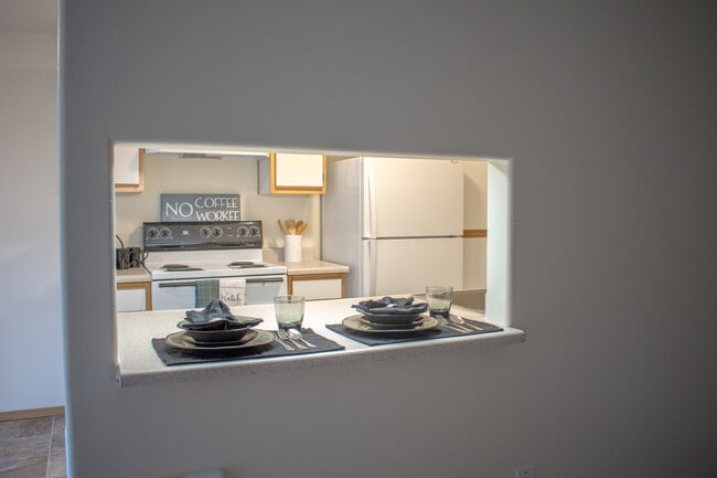 Building Photo - 18619 SW McClarey Dr