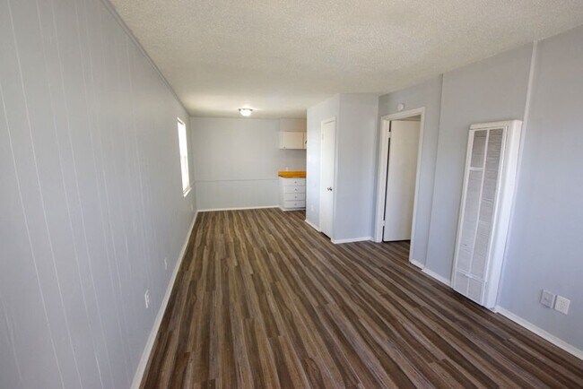 Building Photo - 1058 Poplar Ave