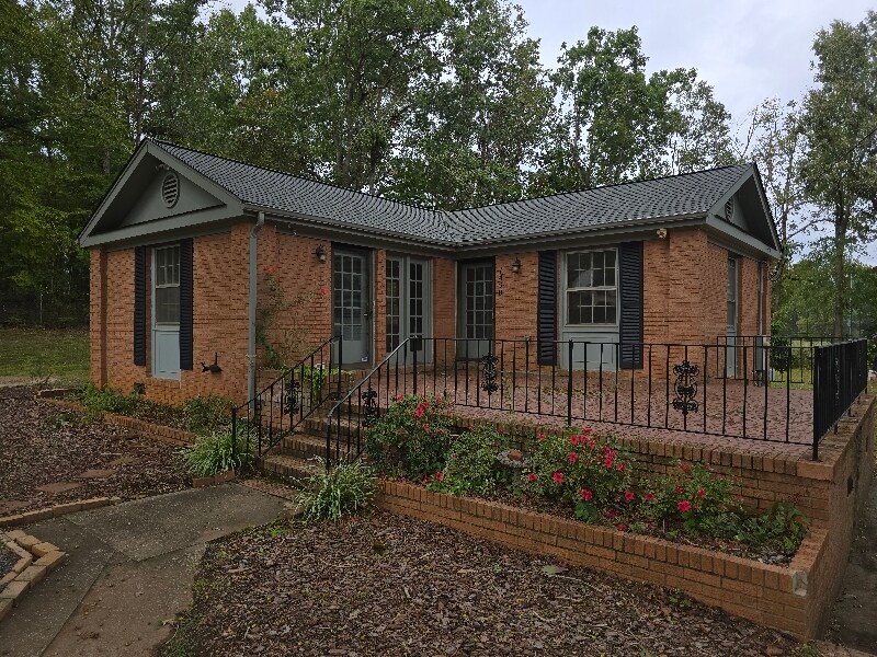 Foto principal - 749 E Main St