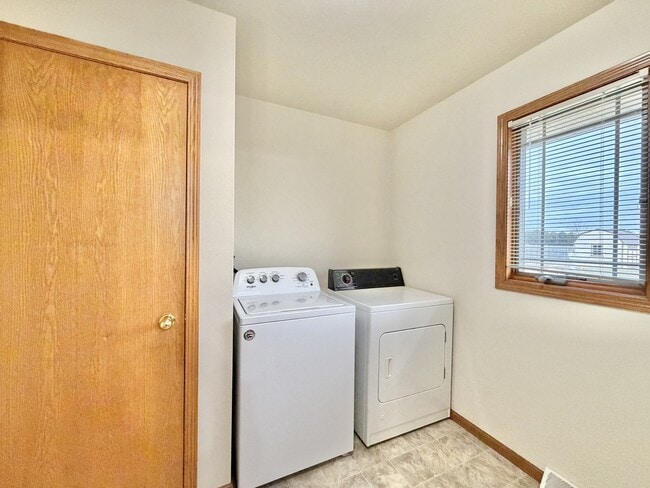 Foto del edificio - 2402 Stonefield Ln