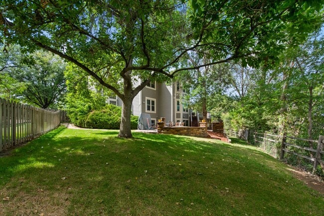 Building Photo - Executive home in Littleton next to Horses...