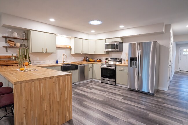 Foto del edificio - 1138 W Cecil St